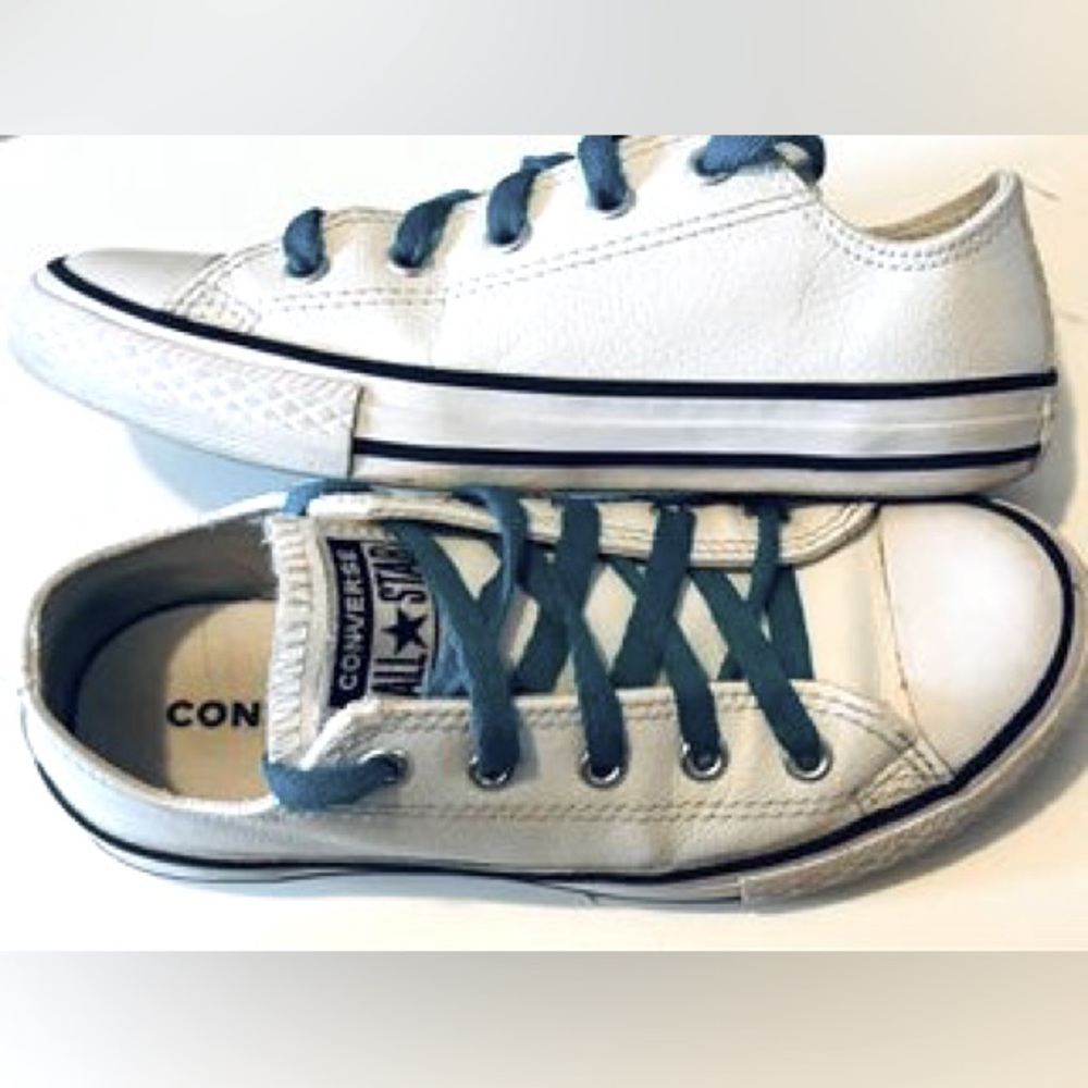 CONVERSE youth size 1 white lace up shoes